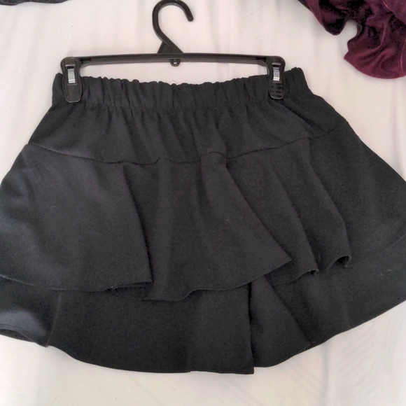 Black Ruffle Ria Skort - Picture 2 of 3